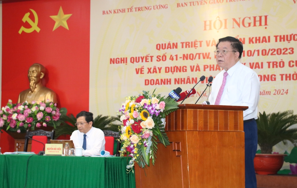 Quán triệt và triển khai thực hiện Nghị quyết số 41-NQ/TW về xây dựng và phát huy vai trò của đội ngũ doanh nhân Việt Nam trong thời kỳ mới