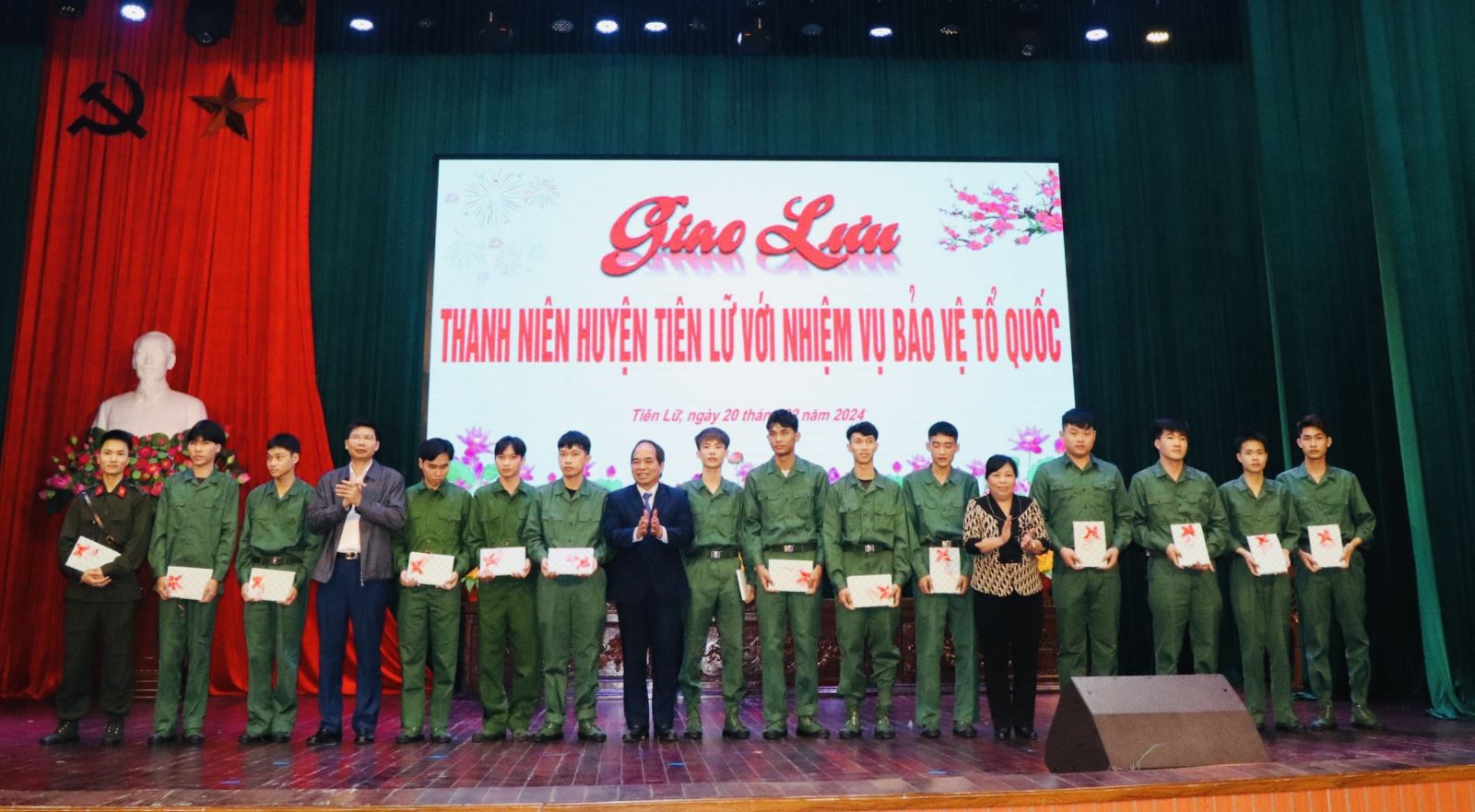 Giao lưu thanh niên huyện Tiên Lữ với nhiệm vụ bảo vệ tổ quốc