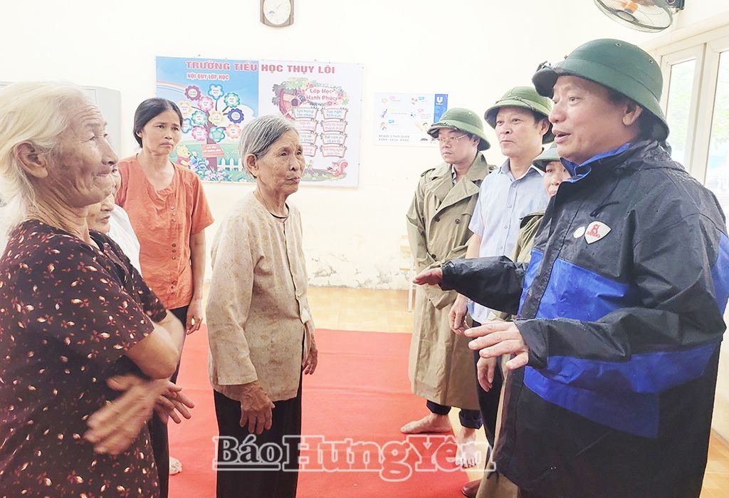 Chủ tịch UBND tỉnh Trần Quốc Văn kiểm tra tình hình ứng phó với ngập lụt tại thành phố Hưng Yên và các huyện Tiên Lữ, Phù Cừ