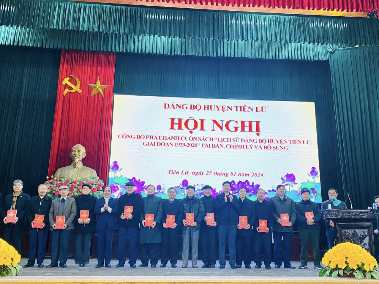 Hội nghị công bố, phát hành Cuốn sách “Lịch sử đảng bộ huyện Tiên Lữ,   giai đoạn 1929-2020” tái bản, chỉnh lý và bổ sung           