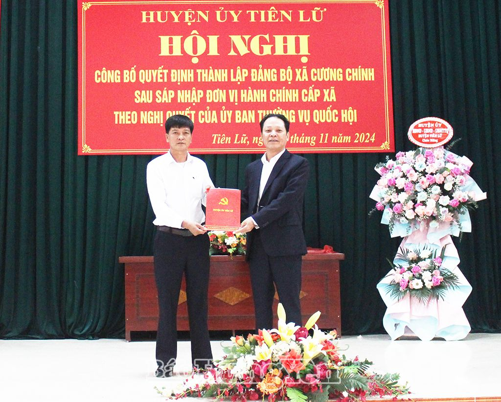 Tiên Lữ: Công bố quyết định thành lập Đảng bộ xã Cương Chính, Hải Thắng và thị trấn Vương