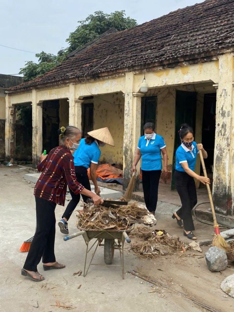 Tiết kiệm để giúp nhau phát triển kinh tế và giúp đỡ phụ nữ nghèo