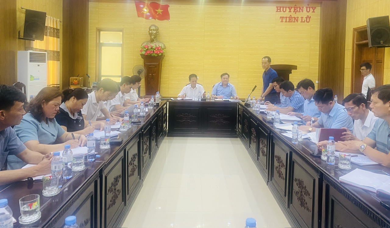 Lãnh đạo tỉnh kiểm tra công tác xóa nhà tạm, nhà dột nát trên địa bàn huyện Tiên Lữ